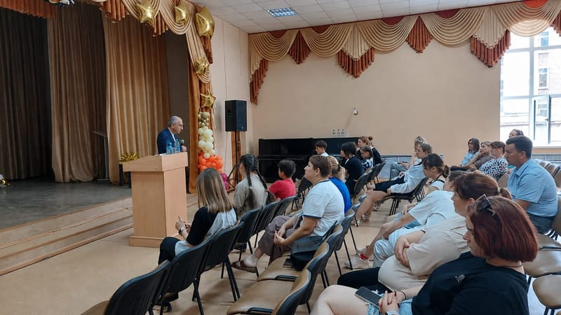 Учились видеть глубже слов